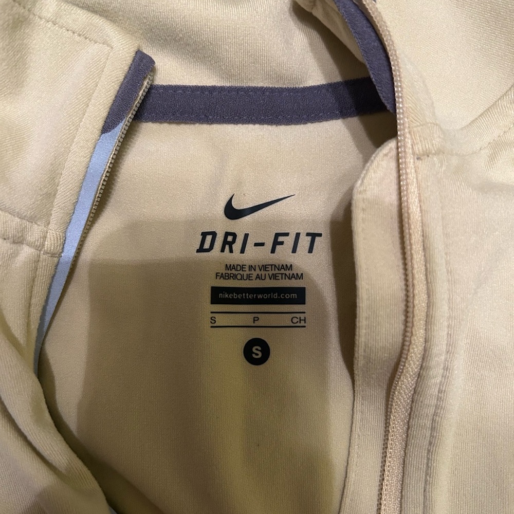 Wake Forest women’s Nike dri fit quarter zip - Picture 2 of 5